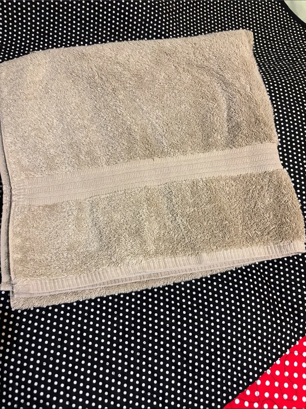 Lauren RalphClassic Beige Bath Towel - Soft & Absorbent